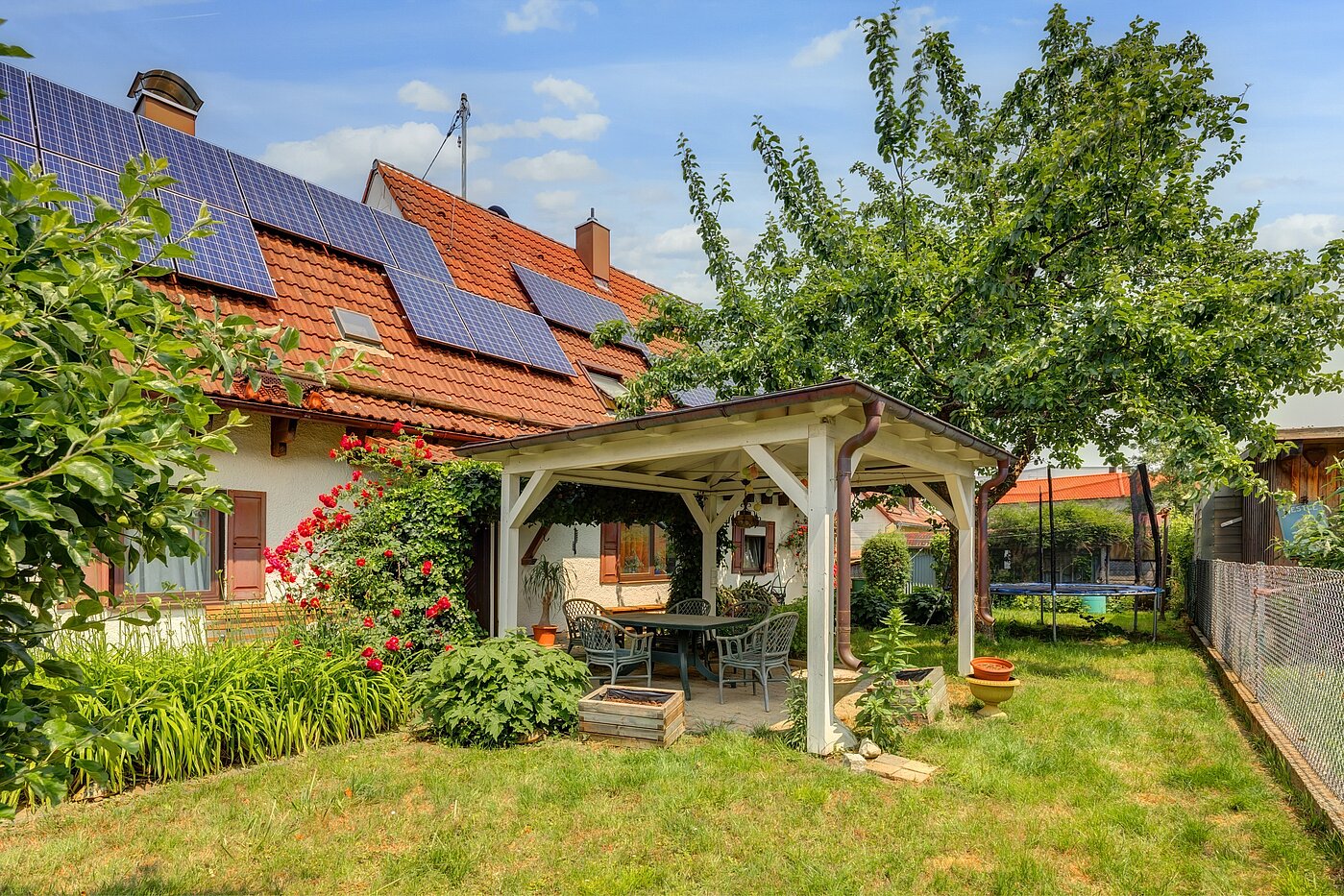 一戸建て 部屋数 8 部屋 | 70229 | Überdachte Terrasse