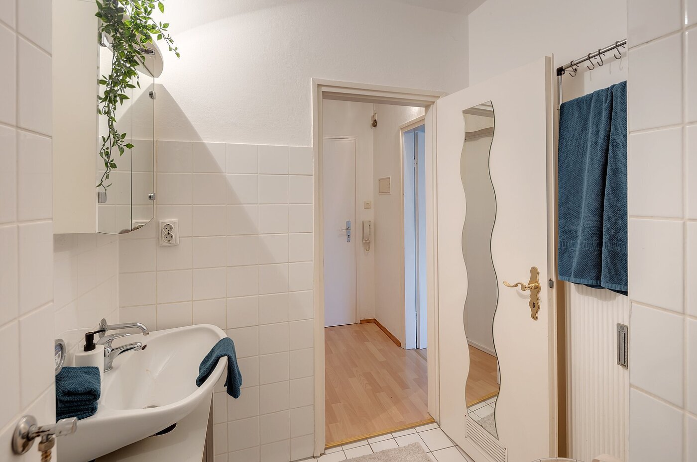フラット 部屋数 1 部屋 | München-Bogenhausen | 2012ML2 | mit Blick in den Flur