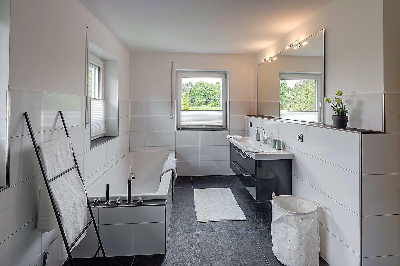 セミ・デタッチド・ハウス（一戸建てを二つに分けた家屋） 部屋数 5 部屋 | München-Aubing | 1905ML4 | Masterbad