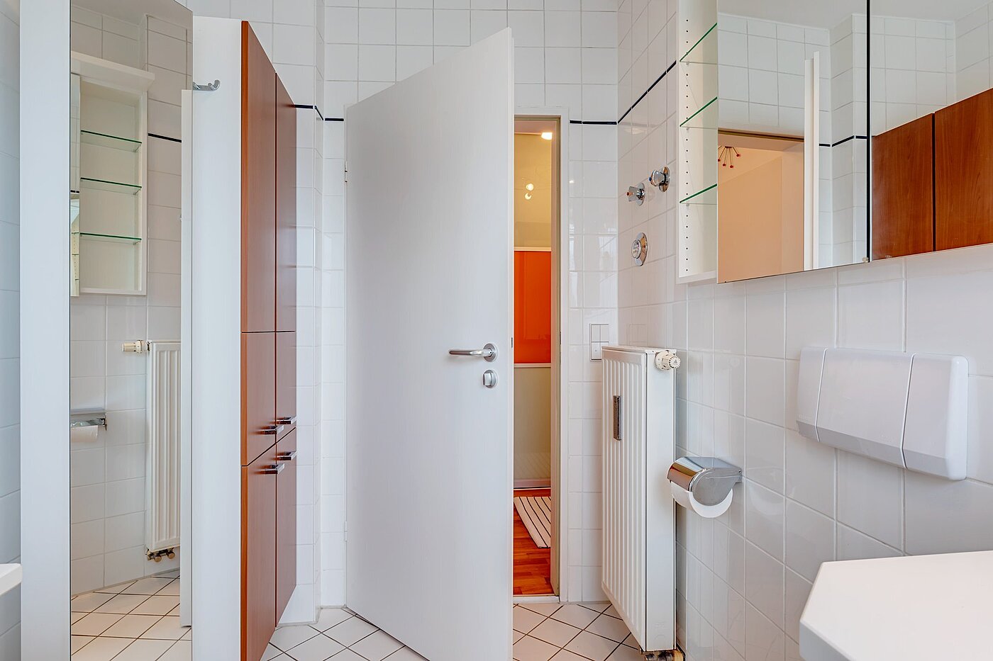 アティック・フラット（屋根裏） 部屋数 2 部屋 | München-Sendling | 1911ML4 | Spiegelschrank im Bad