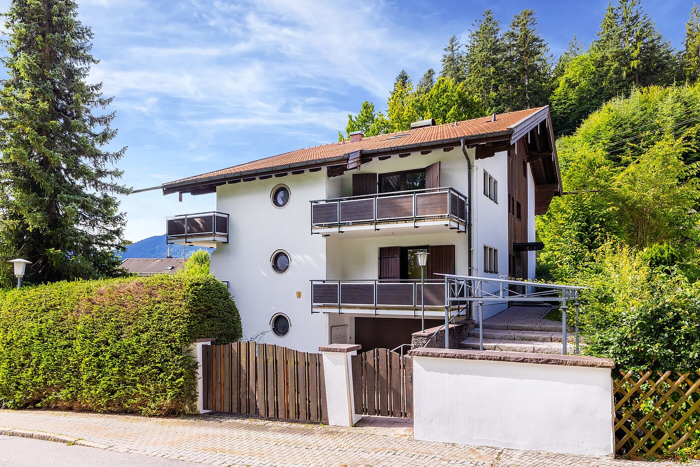 Mehrfamilienhaus 部屋数 10 部屋 | Bad Wiessee | 70212 | von Norden