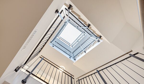 特別物件 部屋数 8 部屋 | 70406 | Treppenhaus Gewerbe