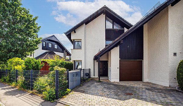 角のテラスハウス 部屋数 6 部屋 | Germering | 70033 | Eingangsbereich mit Garage