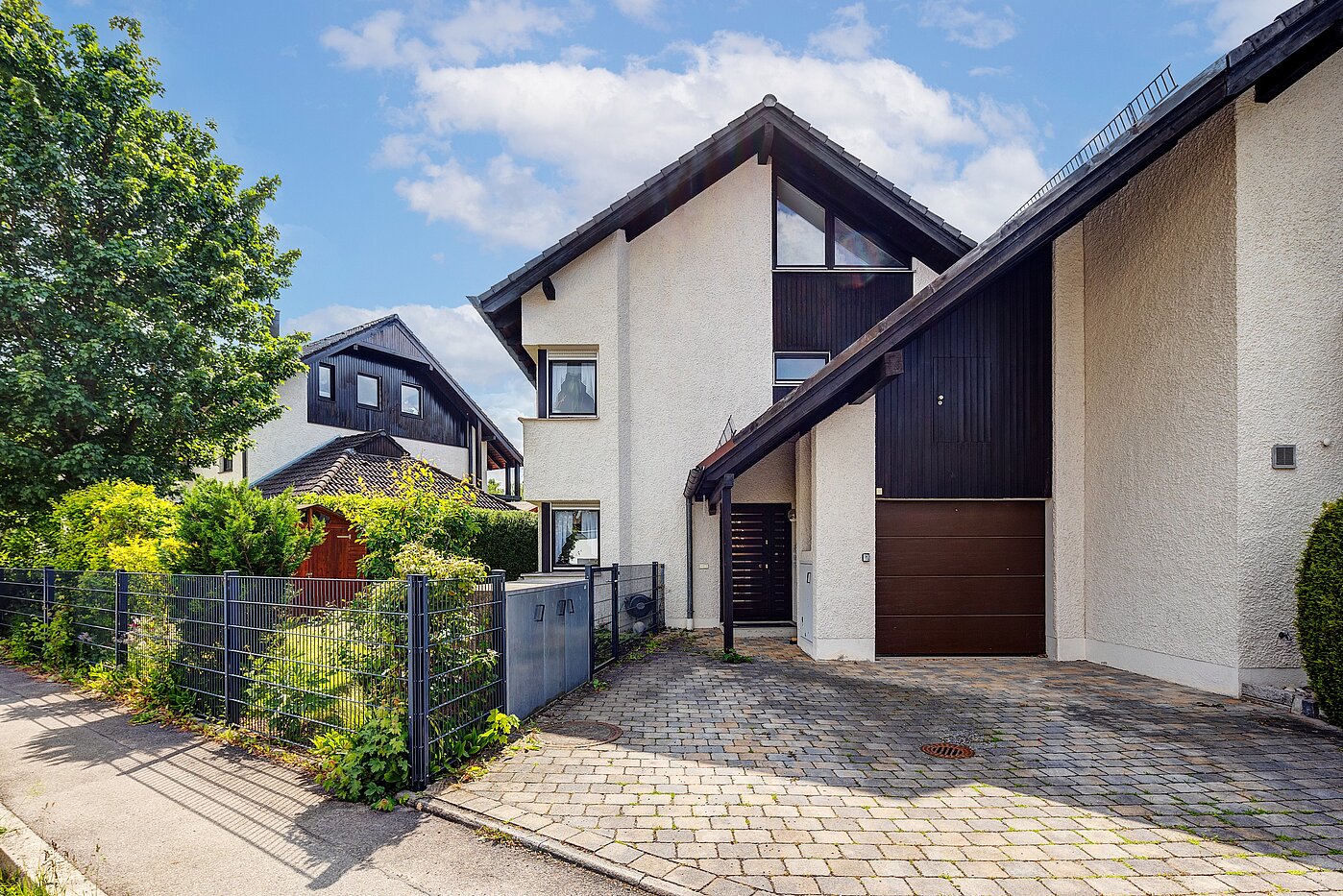 角のテラスハウス 部屋数 6 部屋 | Germering | 70033 | Eingangsbereich mit Garage