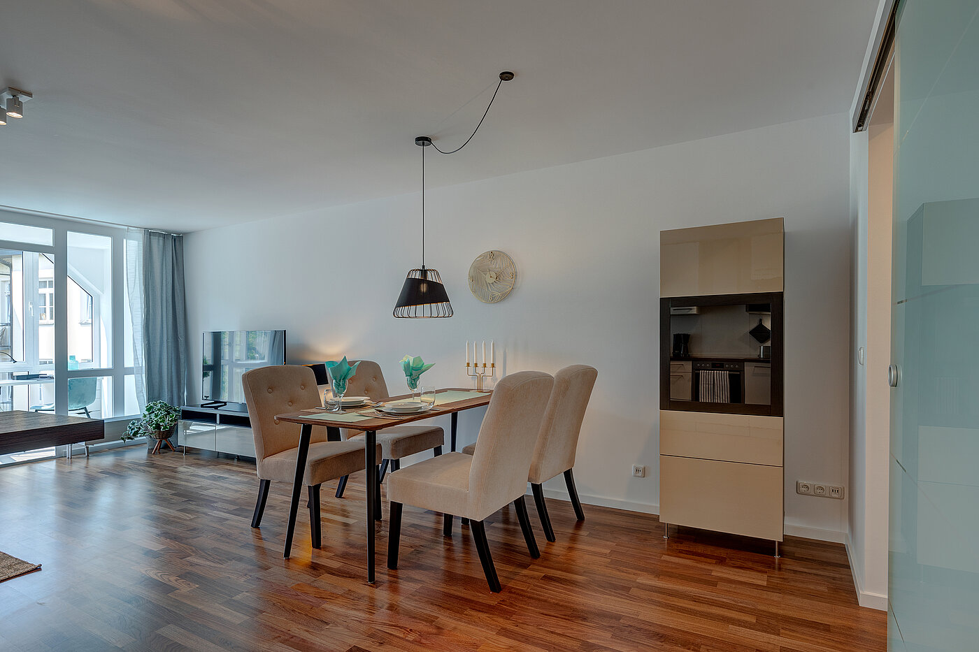 フラット 部屋数 2 部屋 | München-Schwabing | 70434 | ...und Esstisch