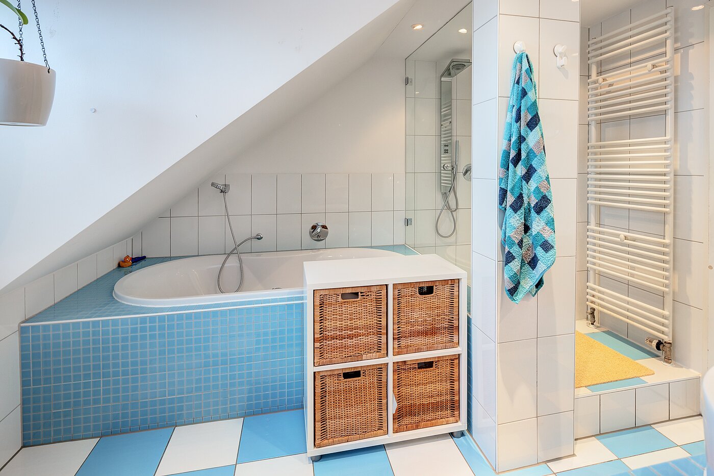 フラット 部屋数 5 部屋 | München-Neuhausen | 70140 | ...Wanne und Dusche
