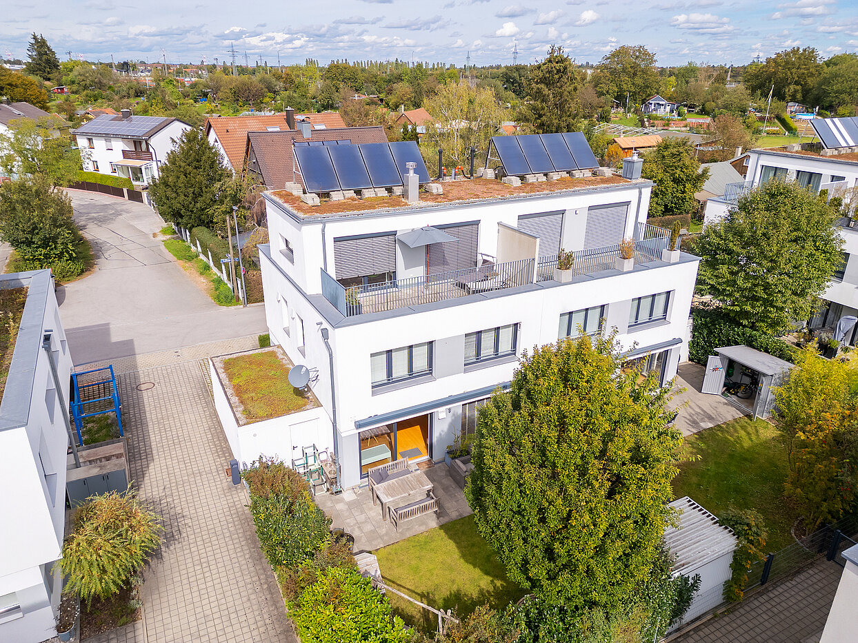 セミ・デタッチド・ハウス（一戸建てを二つに分けた家屋） 部屋数 5 部屋 | München-Aubing | 70162 | Vorderansicht 2