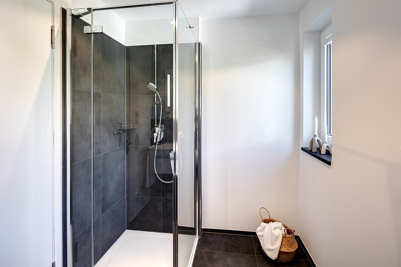 メゾネット・マンション（複数階にわたるマンション） 部屋数 4 部屋 | München-Obermenzing | 701553 | ...mit bodengleicher Dusche und Fenster