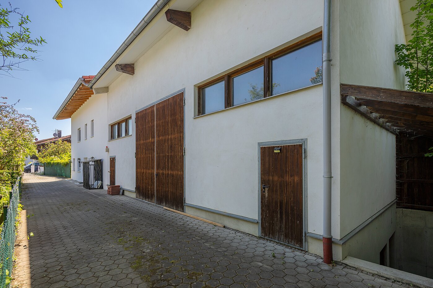 特別物件 部屋数 8 部屋 | 70406 | Eingang Halle und Keller-Halle
