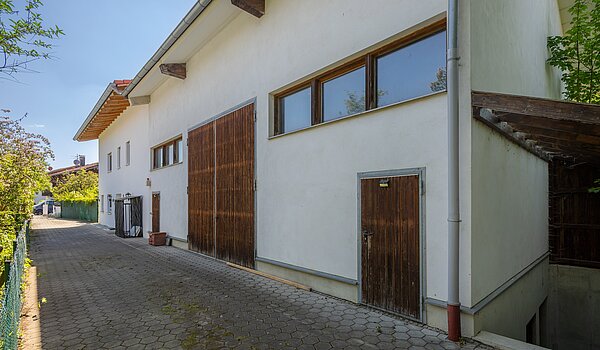 特別物件 部屋数 8 部屋 | 70406 | Eingang Halle und Keller-Halle