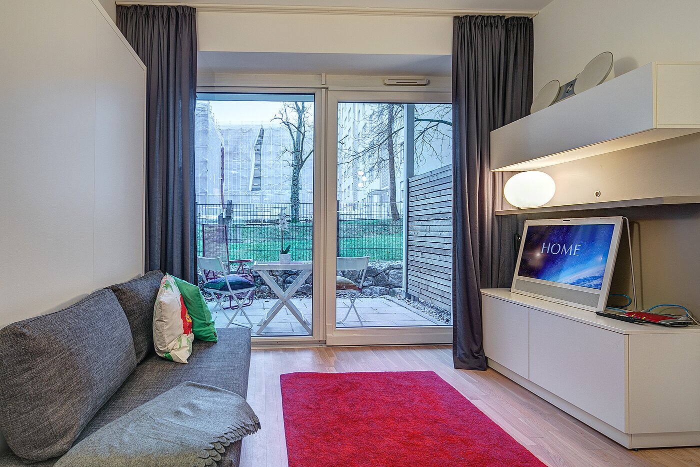 フラット 部屋数 1 部屋 | München-Bogenhausen | 2301ML3 | Wohnbereich mit großen Fenstern