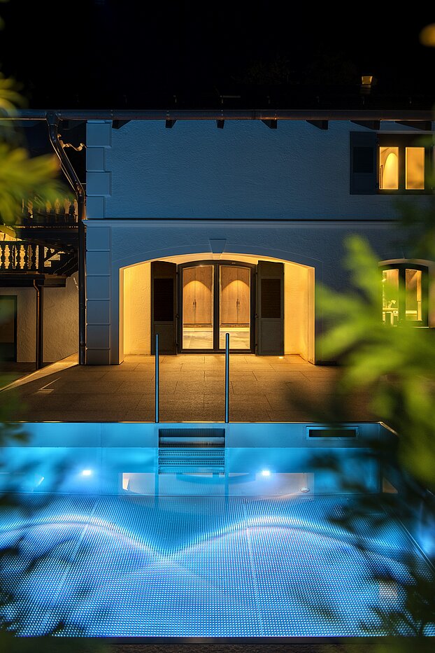 特別物件 部屋数 15 部屋 | Bad Wiessee | 701591 | Beleuchteter Außenpool