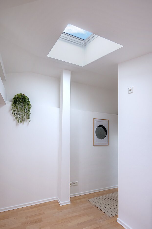 アティック・フラット（屋根裏） 部屋数 1 部屋 | München-Sendling | 700402 | Elektrische Velux-Dachfenster