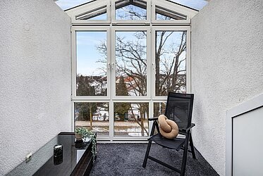 Poing：コンサバトリー付きの魅力的な2部屋の屋根裏アパート