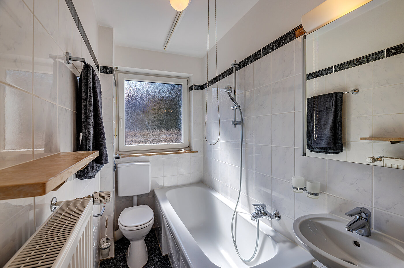 フラット 部屋数 1 部屋 | München-Schwabing | 70449 | ...Wannenbad mit Fenster