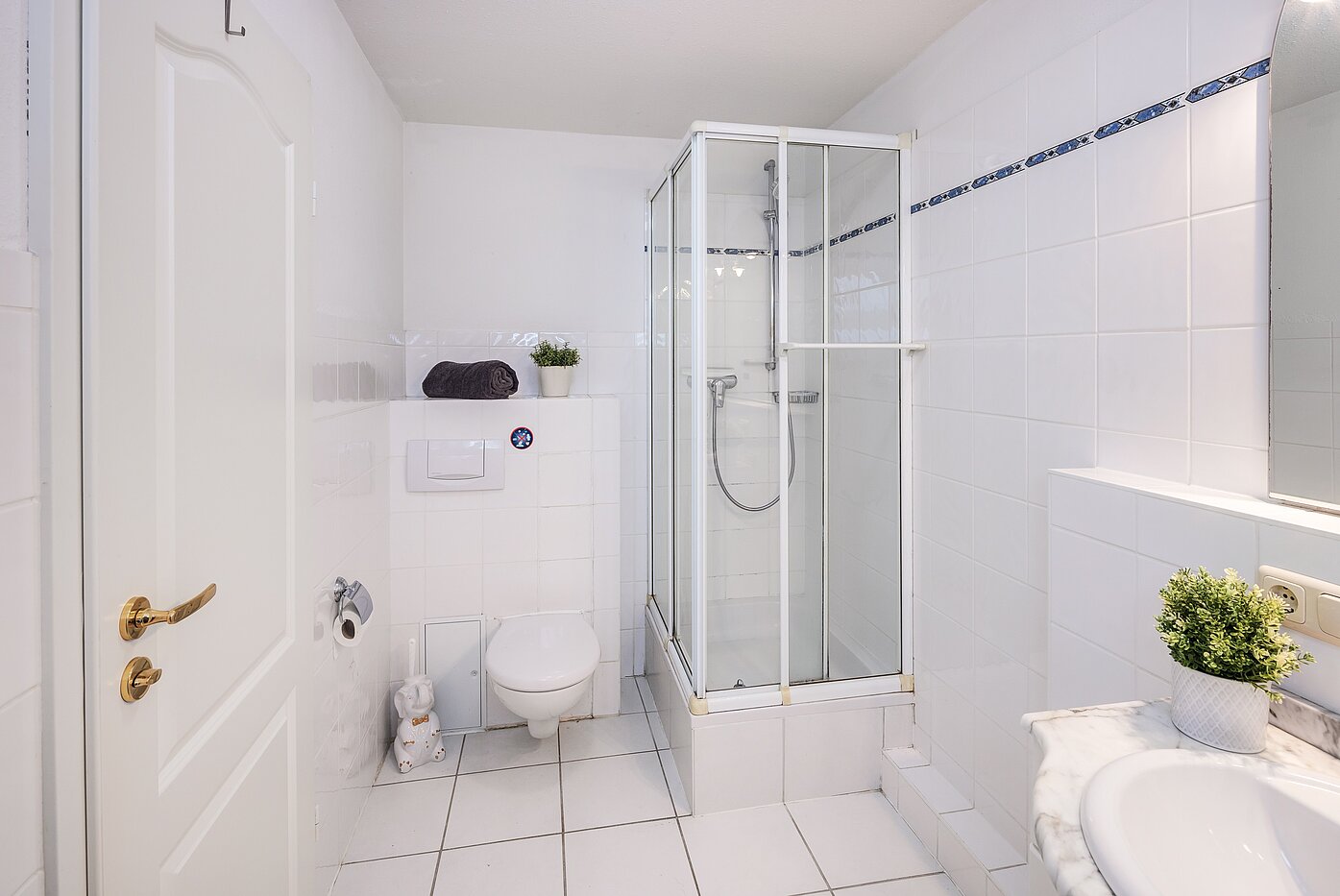 セミ・デタッチド・ハウス（一戸建てを二つに分けた家屋） 部屋数 5 部屋 | München-Trudering | 70269 | ...Duschbad