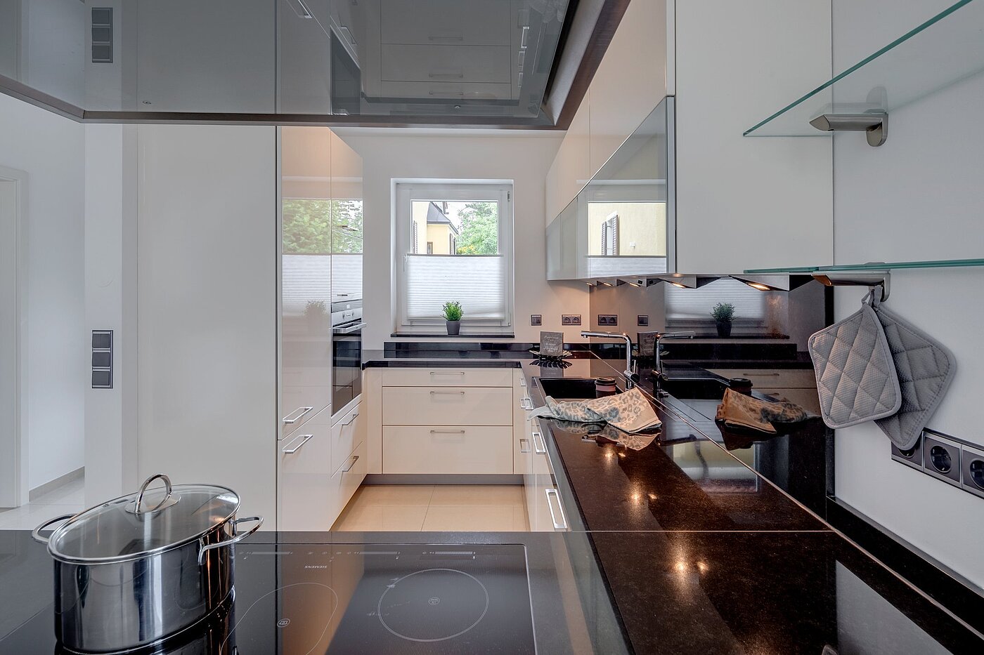 セミ・デタッチド・ハウス（一戸建てを二つに分けた家屋） 部屋数 5 部屋 | München-Aubing | 1905ML4 | Luxus Küchenzeile