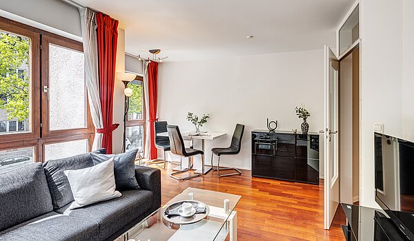 フラット 部屋数 3 部屋 | München-Schwabing | 2202ML12 | Das Wohnzimmer mit...