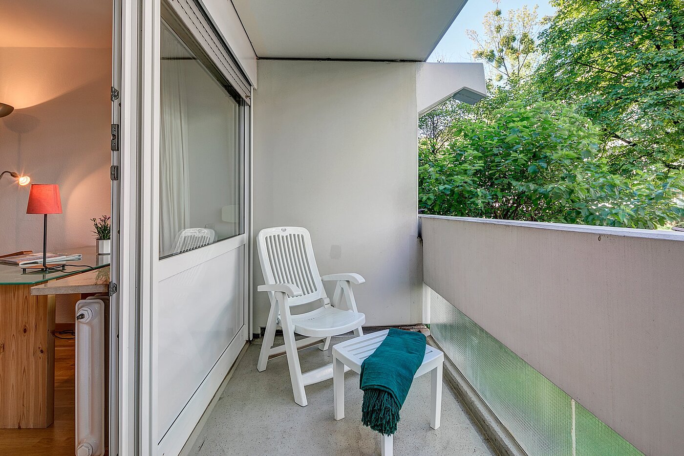 レイズド・グラウンドフロアー（一階が地表よりも高い） 部屋数 1 部屋 | München-Neuhausen | 1911ML10 | Großer Balkon