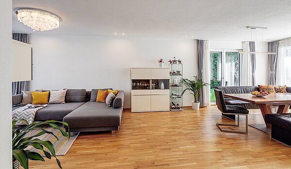 セミ・デタッチド・ハウス（一戸建てを二つに分けた家屋） 部屋数 6 部屋 | München-Pasing | 2007ML5