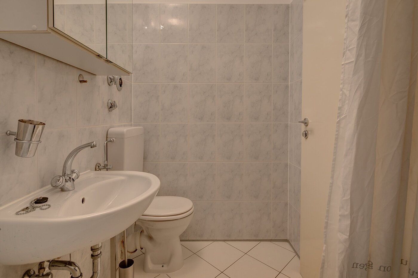 レイズド・グラウンドフロアー（一階が地表よりも高い） 部屋数 1 部屋 | München-Neuhausen | 1911ML10 | mit Badewanne