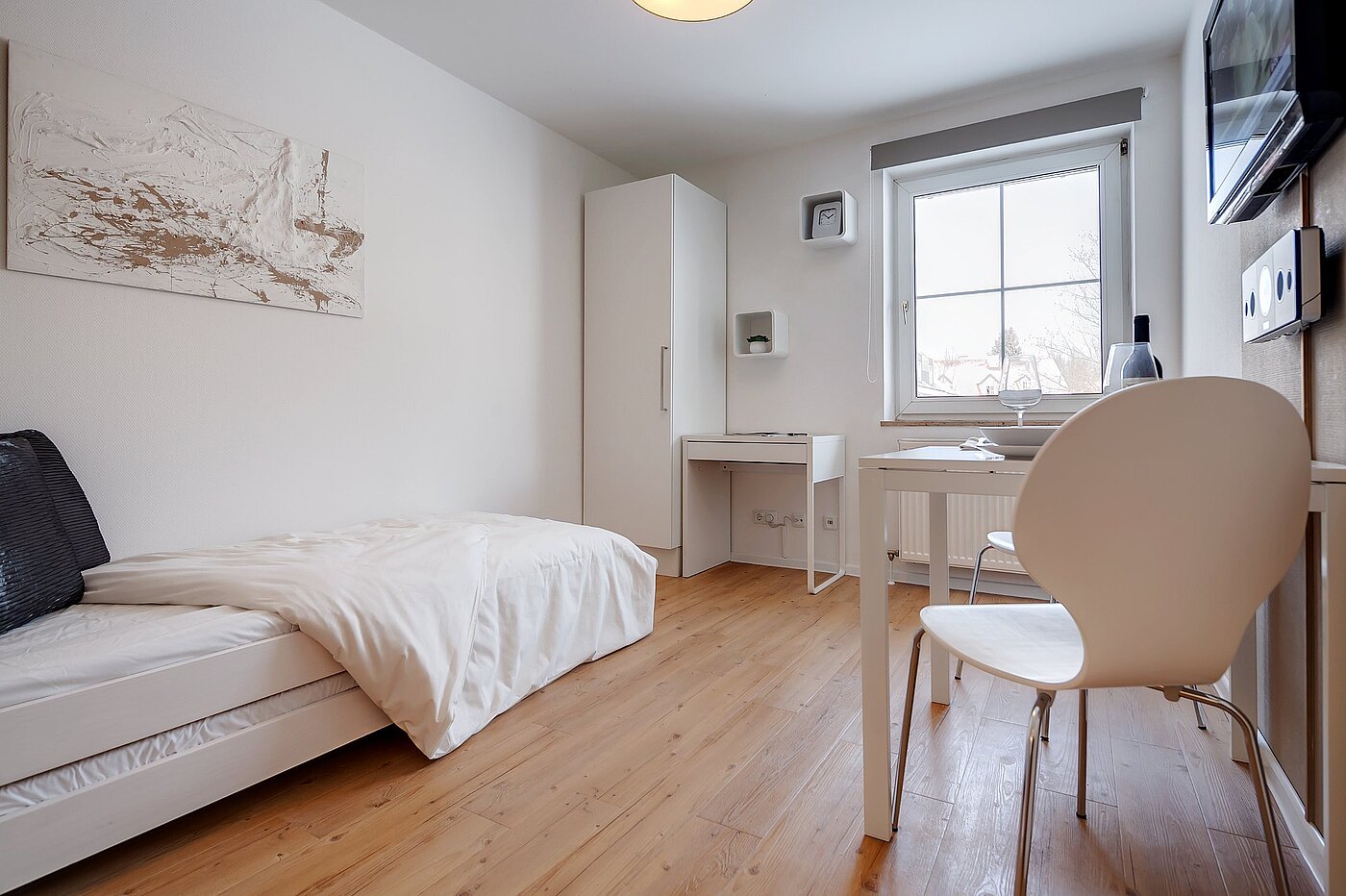 フラット 部屋数 1 部屋 | München-Trudering | 2011ML4 | Schlafraum mit Schreibtisch...