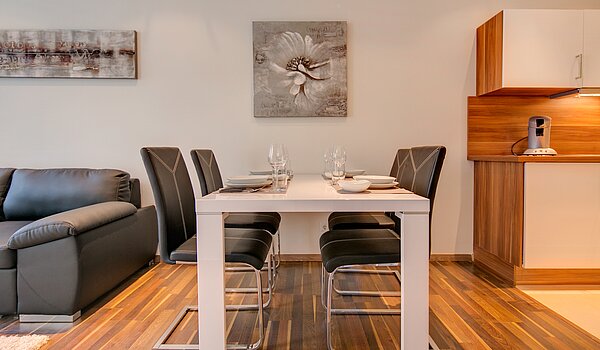 フラット 部屋数 4 部屋 | München-Neuhausen | 70471 | ...mit Platz zum Essen