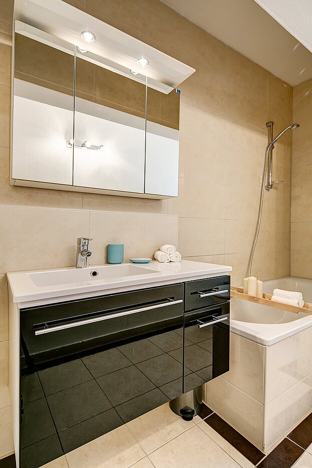 フラット 部屋数 4 部屋 | München-Maxvorstadt | 2011ML2 | ...Waschtisch und...