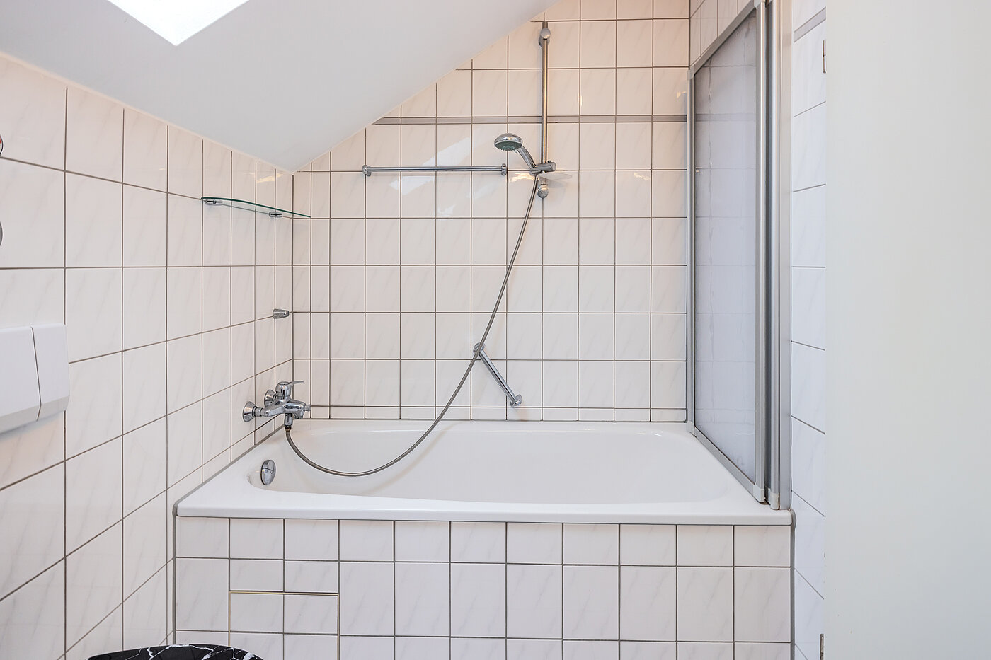 フラット 部屋数 2 部屋 | Poing | 70373 | ...Badewanne