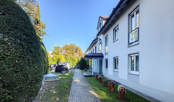 アティック・フラット（屋根裏） 部屋数 3 部屋 | 70501 | Eingangsbereich