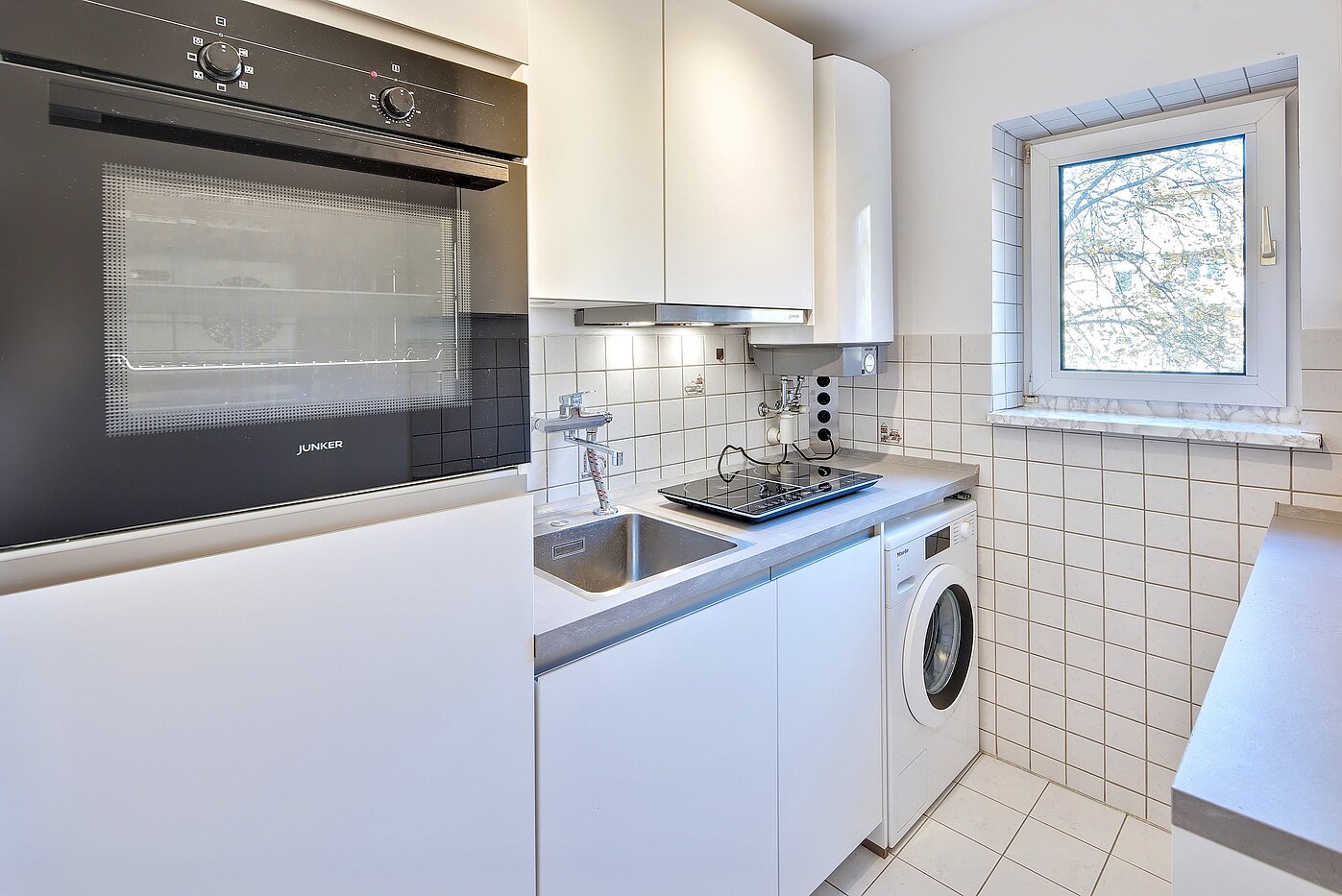 フラット 部屋数 3 部屋 | München-Bogenhausen | 70310 | Küche mit Fenster