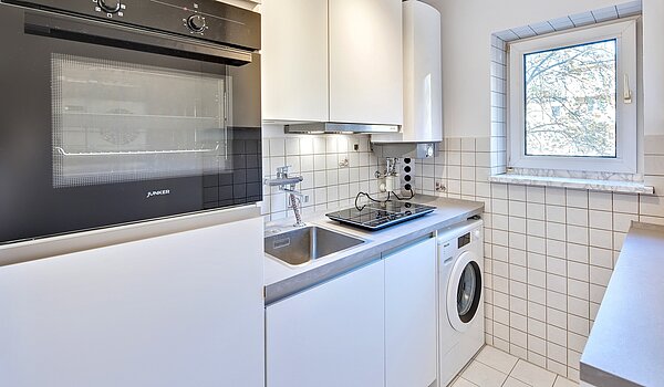 フラット 部屋数 3 部屋 | München-Bogenhausen | 70310 | Küche mit Fenster