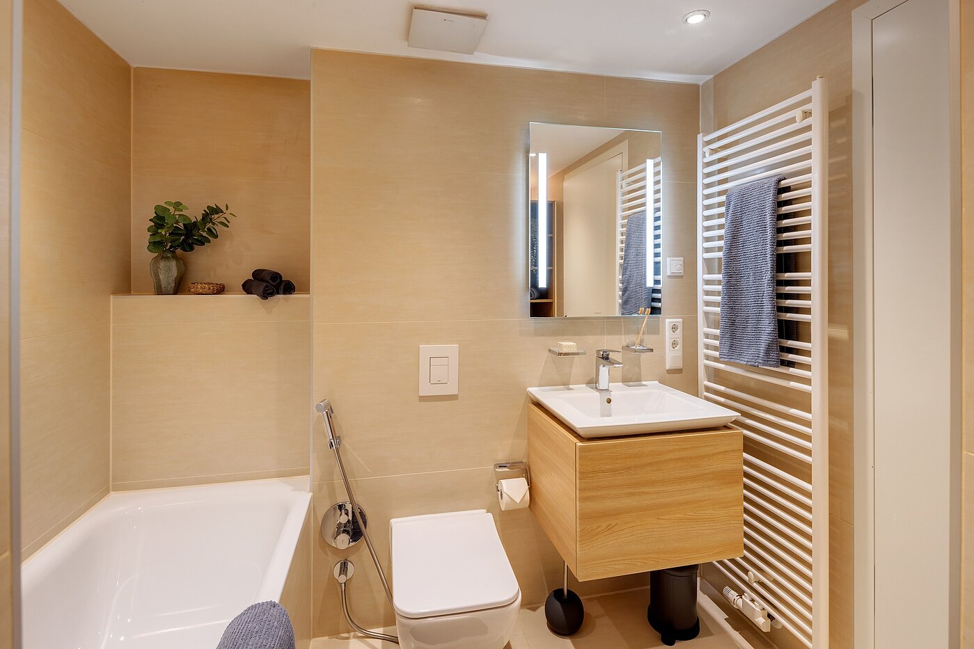 フラット 部屋数 4 部屋 | München-Bogenhausen | 70380 | Bad mit Badewanne...