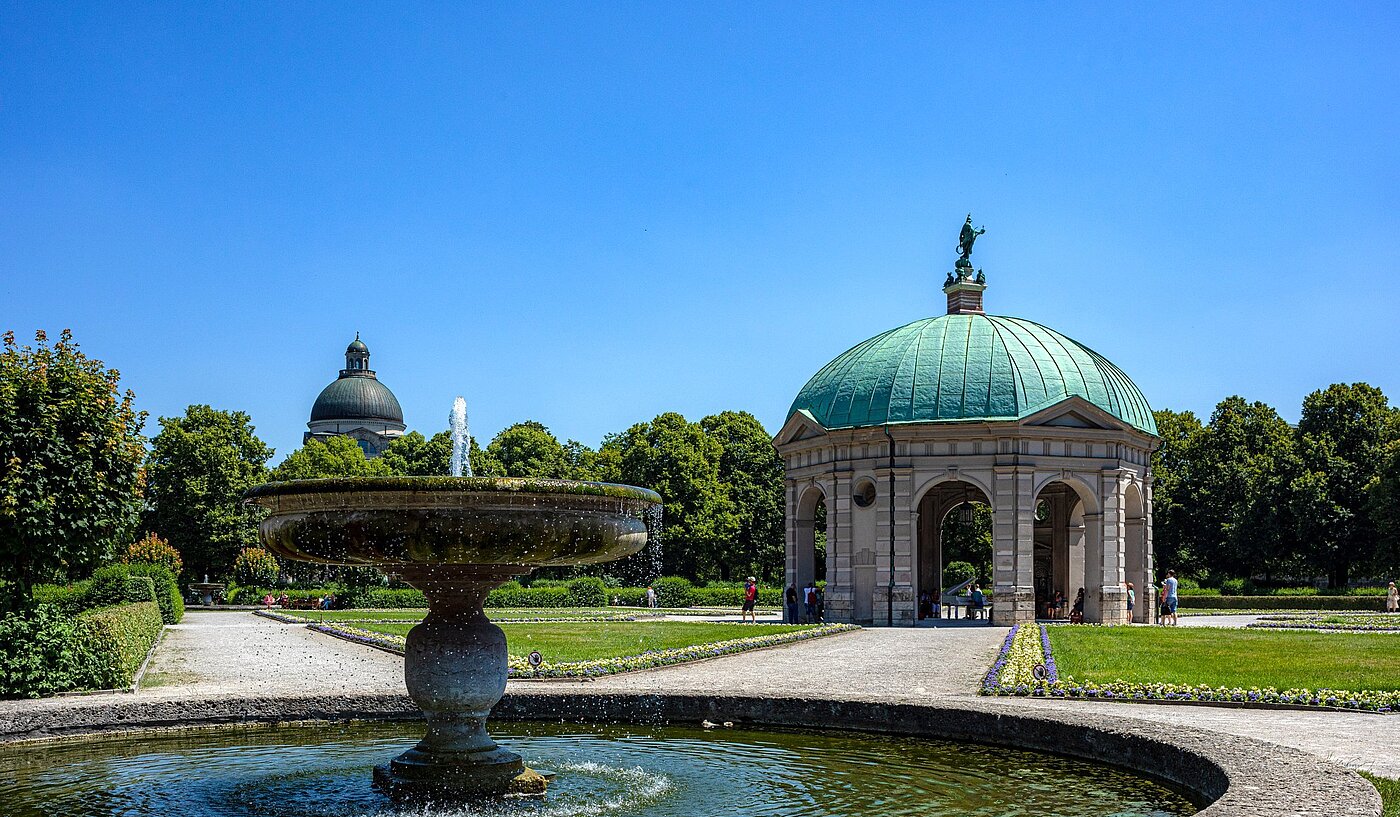 レイズド・グラウンドフロアー（一階が地表よりも高い） 部屋数 2 部屋 | München-Lehel | 2012ML1 | Hofgarten und...