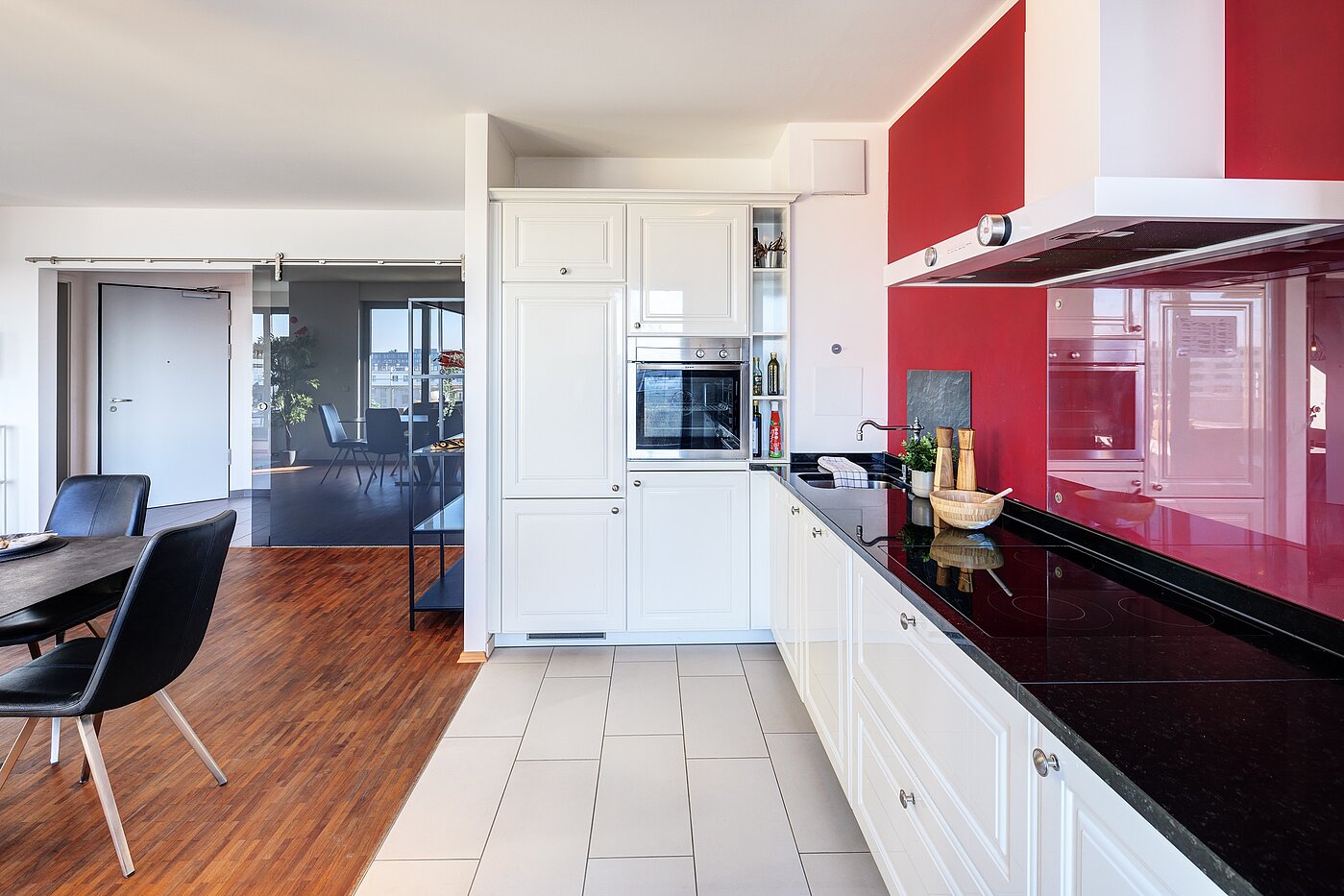 アティック・フラット（屋根裏） 部屋数 3 部屋 | München-Riem | 701701 | ...modernen Einbauten und...