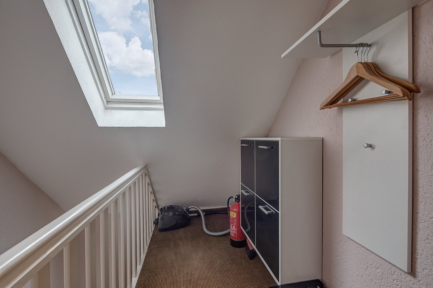 アティック・フラット（屋根裏） 部屋数 3 部屋 | München-Hasenbergl | 1803ML5 | Garderobe