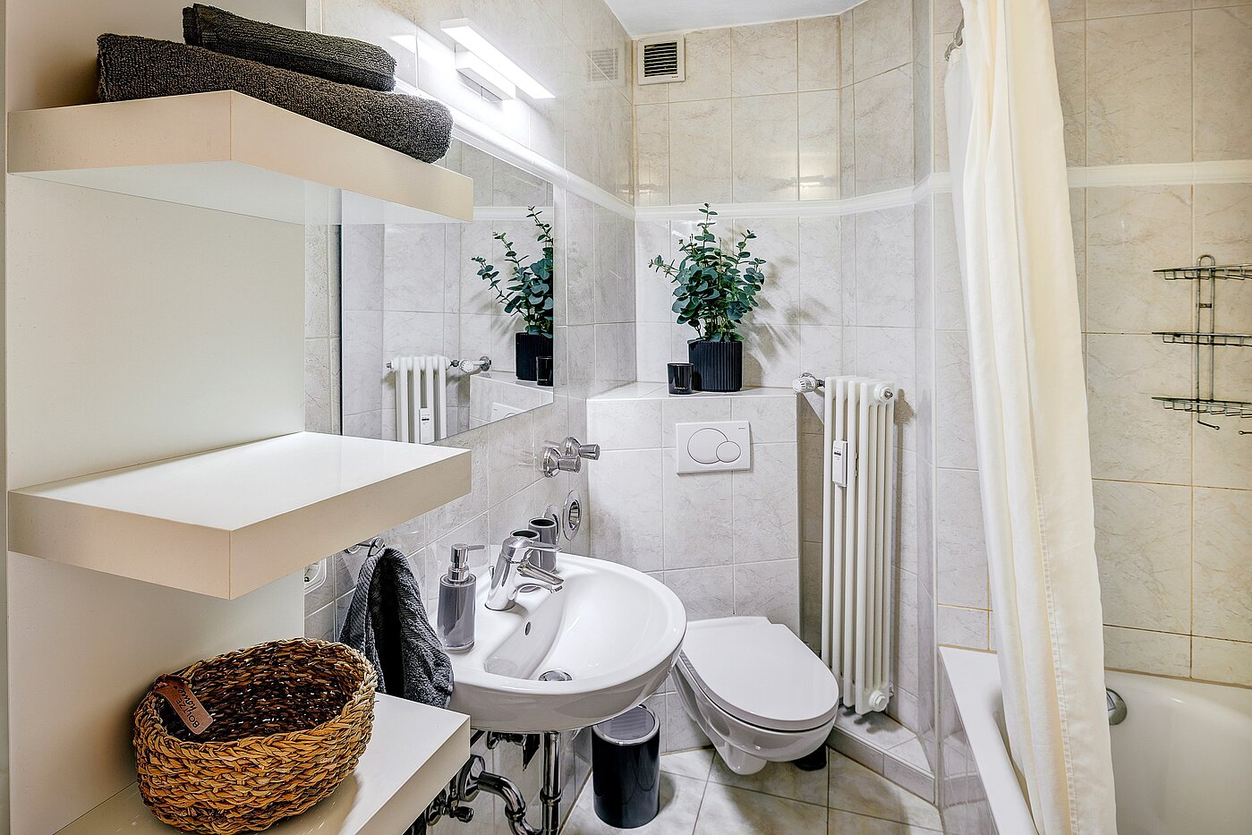 フラット 部屋数 3 部屋 | München-Maxvorstadt | 2203ML31 | Badezimmer mit Wanne