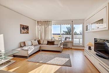 Unterschleißheim: Gut geschnittene 3-Zimmer Wohnung mit Balkon