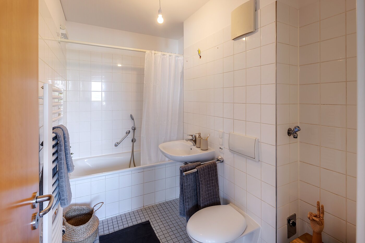 フラット 部屋数 2 部屋 | München-Schwanthalerhöhe | 2206ML11 | Das Wannenbad mit Anschluss f.d. Waschmaschine ...