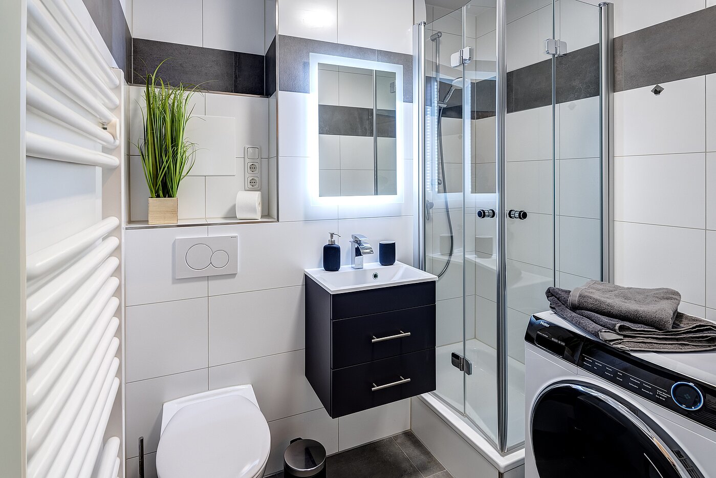 Apartment 部屋数 1 部屋 | München-Milbertshofen | 70183 | Badezimmer mit Waschtrockner