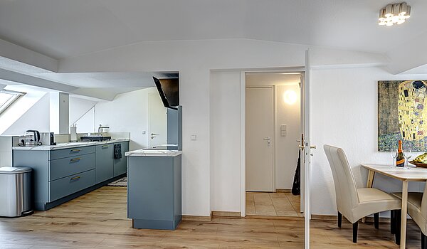 アティック・フラット（屋根裏） 部屋数 4.5 部屋 | München-Ludwigsvorstadt | 70461 | Wohnen / Essen