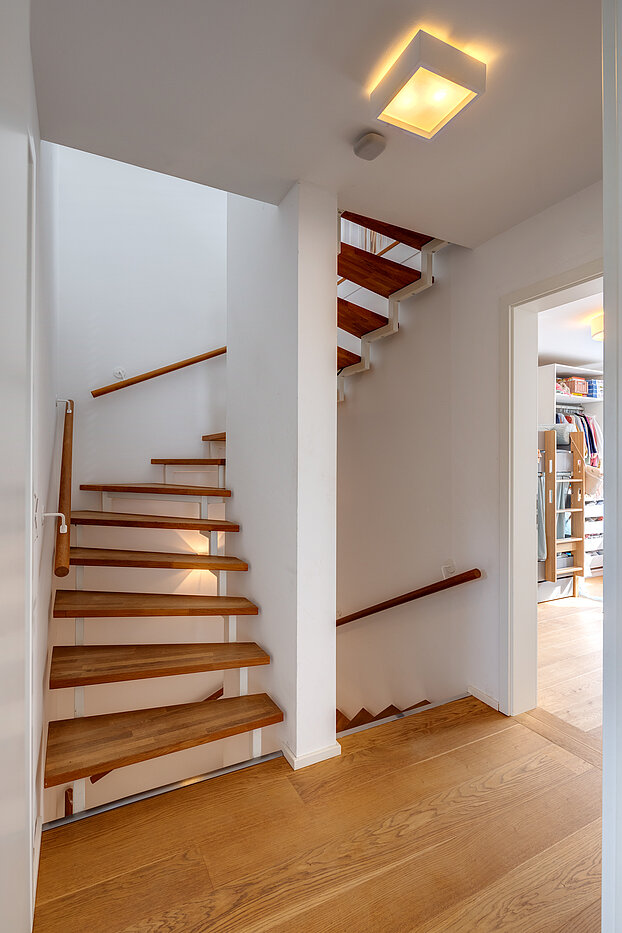 セミ・デタッチド・ハウス（一戸建てを二つに分けた家屋） 部屋数 5 部屋 | München-Aubing | 70162 | Auf dem Weg...