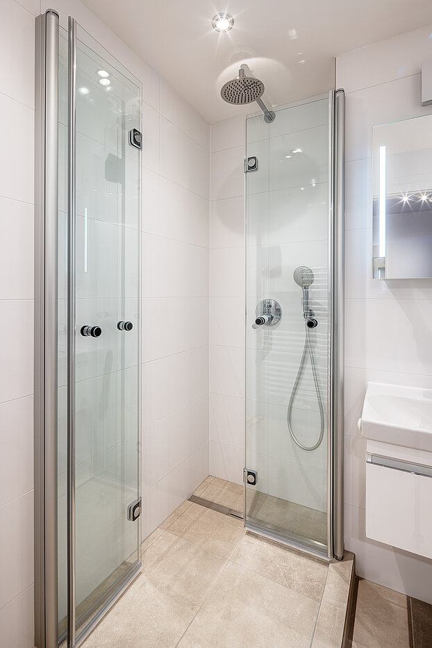 フラット 部屋数 1 部屋 | München-Milbertshofen | 704371 | ...mit Dusche