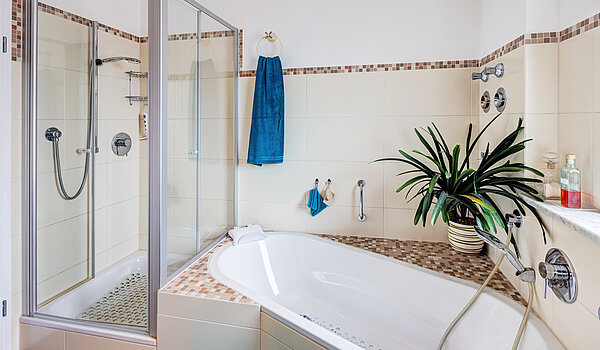 フラット 部屋数 3.5 部屋 | Bad Aibling | 70442 | ...mit Wanne und Dusche...