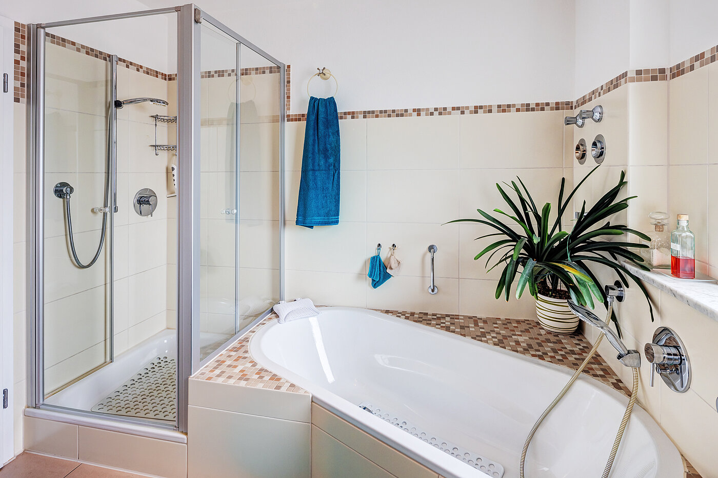 フラット 部屋数 3.5 部屋 | Bad Aibling | 70442 | ...mit Wanne und Dusche...