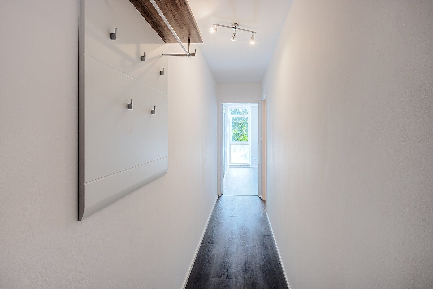 レイズド・グラウンドフロアー（一階が地表よりも高い） 部屋数 1 部屋 | München-Obermenzing | 70282 | Eingangsbereich