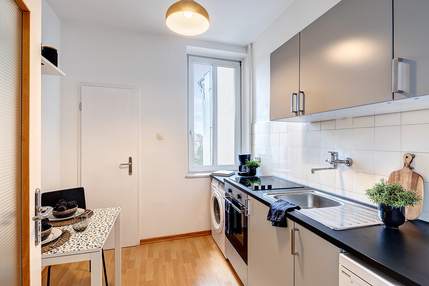 フラット 部屋数 1 部屋 | München-Schwabing | 701051 | Kleine Wohnküche
