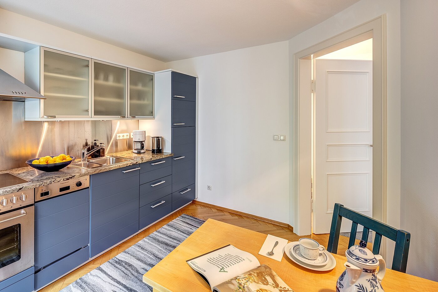 フラット 部屋数 3 部屋 | München-Schwabing | 2212ML1 | ...Einbauküche