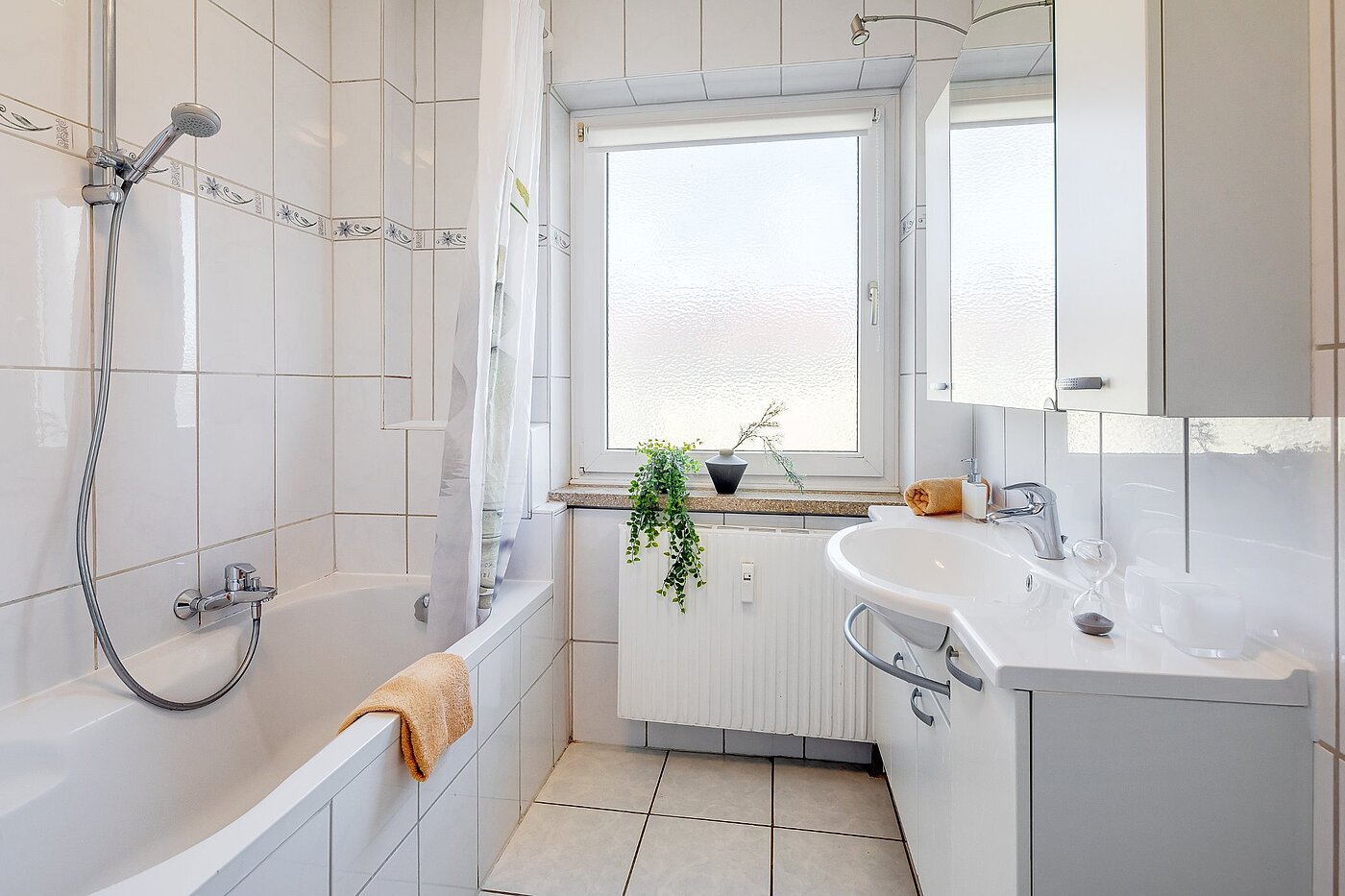フラット 部屋数 4 部屋 | München-Berg am Laim | 2002ML3 | Badezimmer mit Badewanne