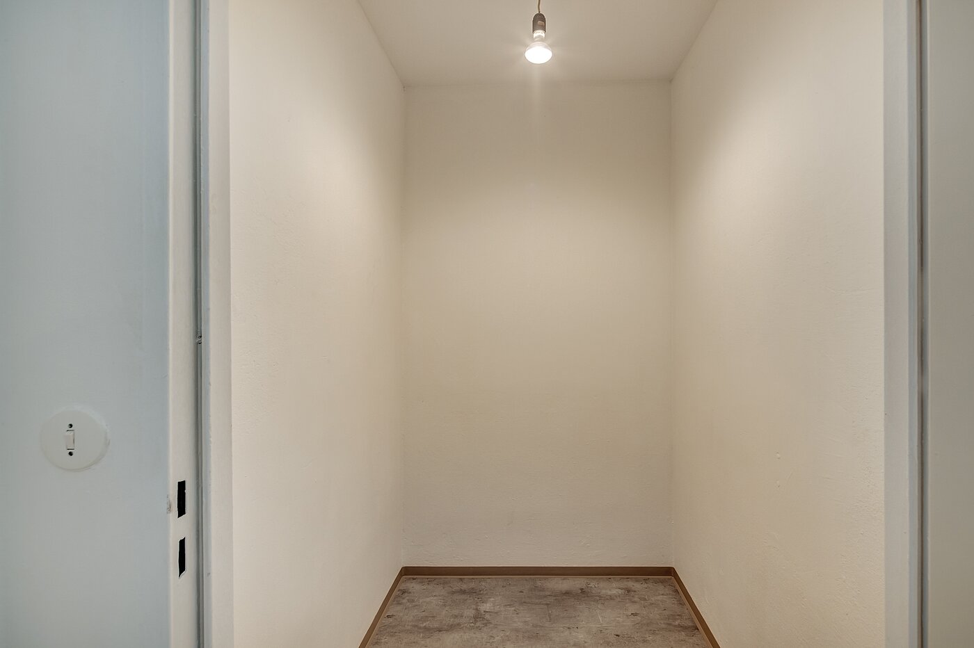レイズド・グラウンドフロアー（一階が地表よりも高い） 部屋数 2.5 部屋 | München-Schwabing | 70441 | Abstellraum
